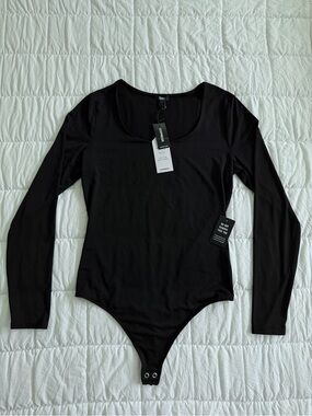 {Express} Black Long Sleeve Scoop Neck Bodysuit | M